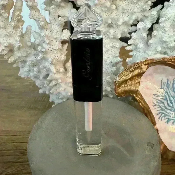 Guerlain La Petite Noire Lip & Shine ~ 2 in 1 hydrating primer & glossy top coat - Picture 5 of 5